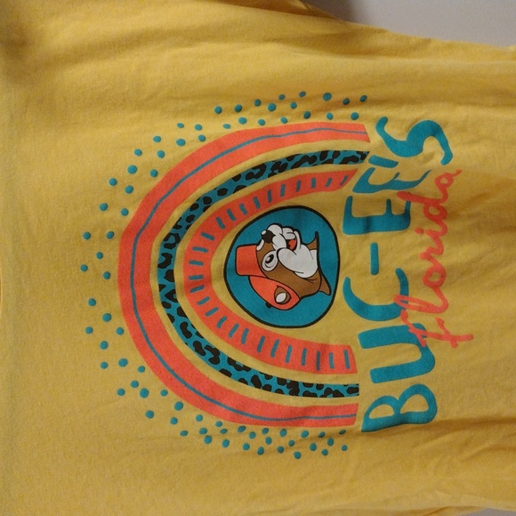 Buc-ees Shirt- BUNDLE ONLY! - Picture 2 of 3